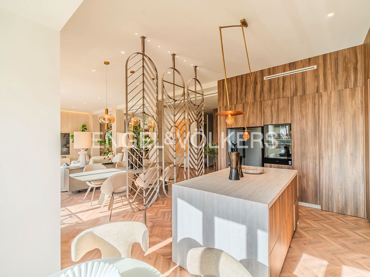 Apartment for sale in Alicante / Alacant city - € 2,400,000 (Ref: 10057613)