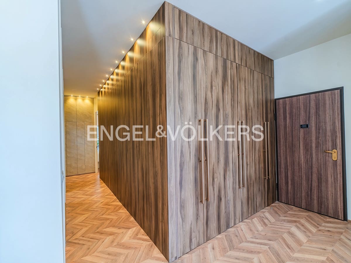 Apartment for sale in Alicante / Alacant city - € 2,400,000 (Ref: 10057613)