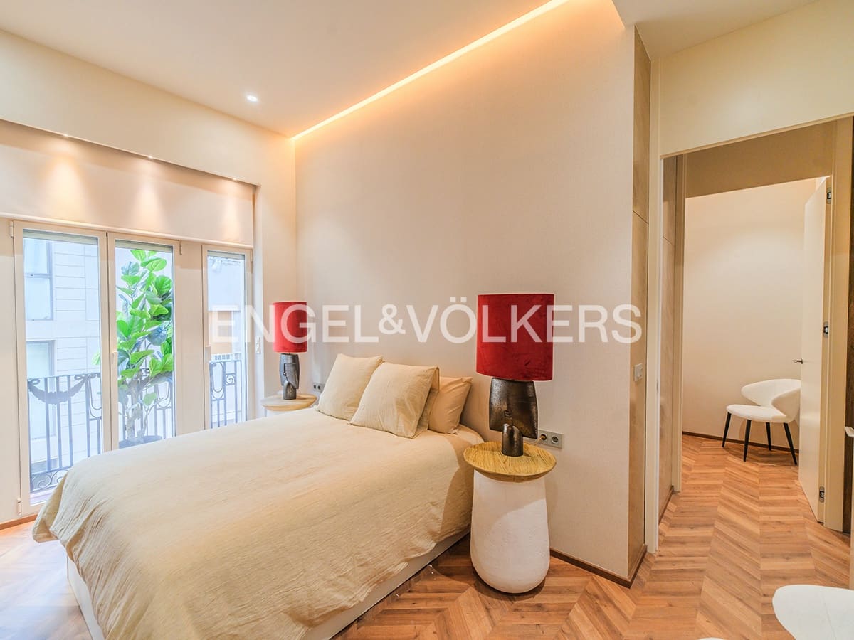 Apartment for sale in Alicante / Alacant city - € 2,400,000 (Ref: 10057613)