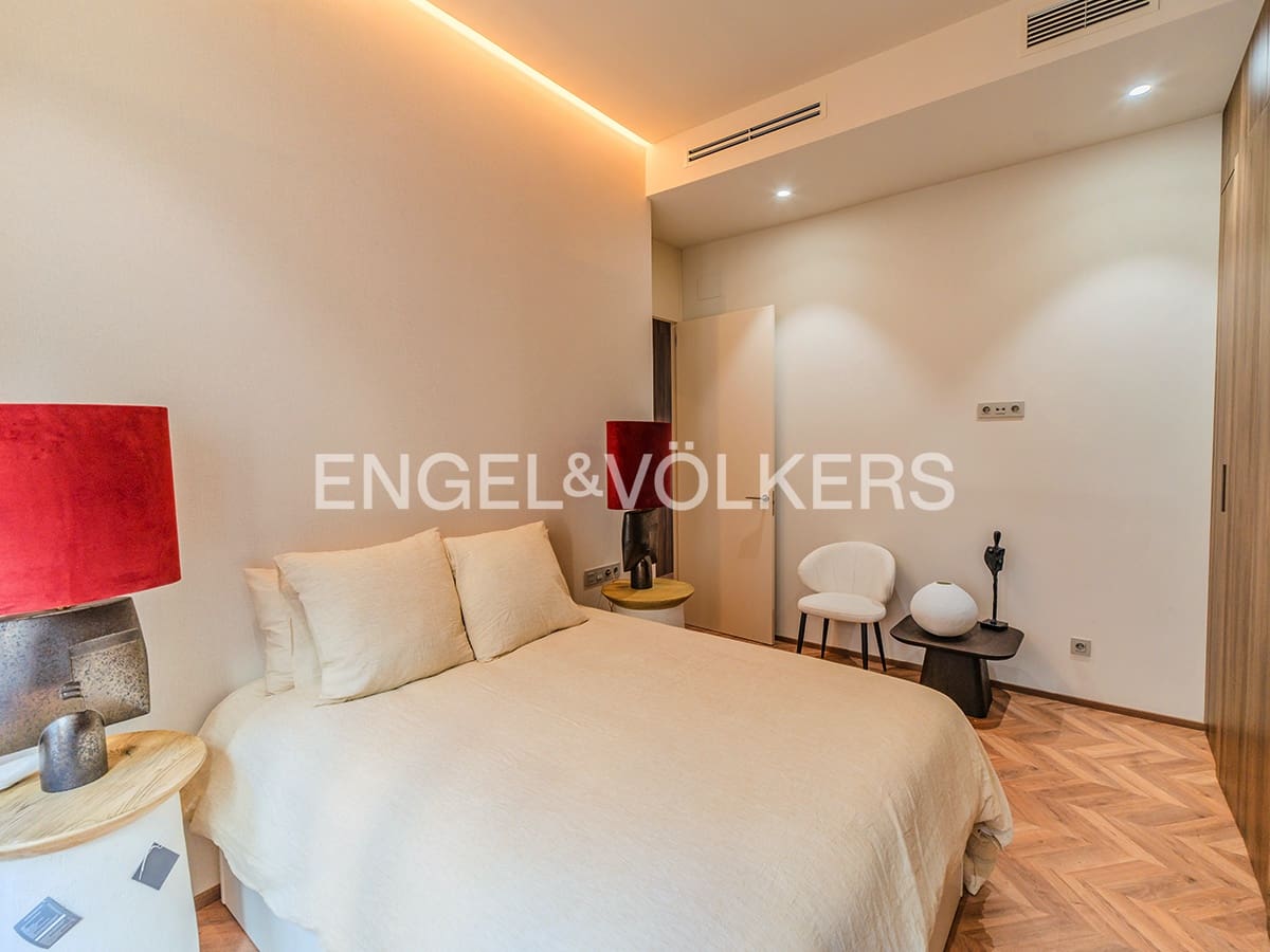 Apartment for sale in Alicante / Alacant city - € 2,400,000 (Ref: 10057613)
