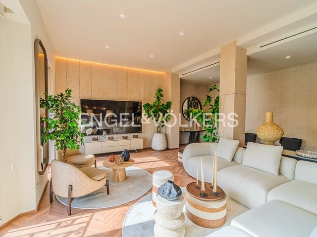 Apartment for sale in Barrio del Centro, Alicante / Alacant city - € 2,400,000 (Ref: 10057613)