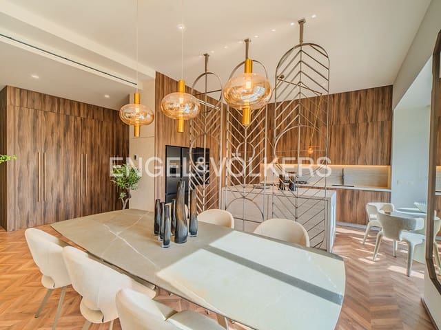 Apartment for sale in Barrio del Centro, Alicante / Alacant city - € 2,400,000 (Ref: 10057613)