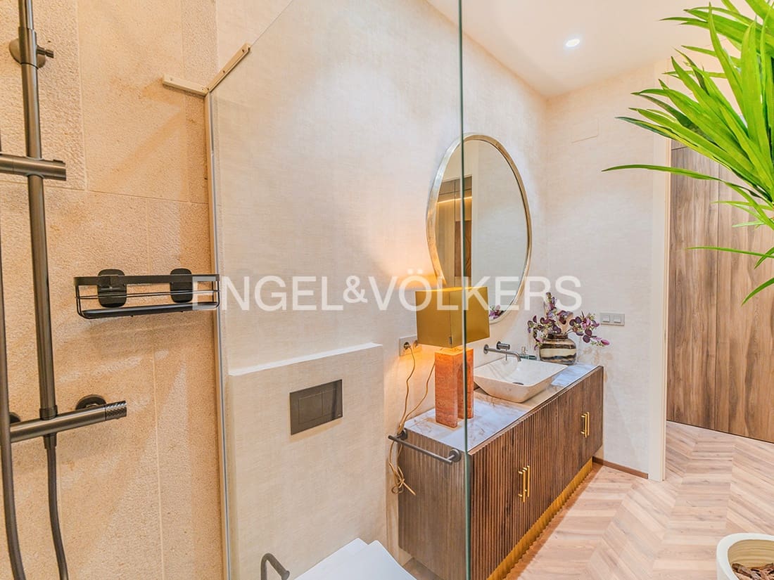 Apartment for sale in Alicante / Alacant city - € 2,400,000 (Ref: 10057613)