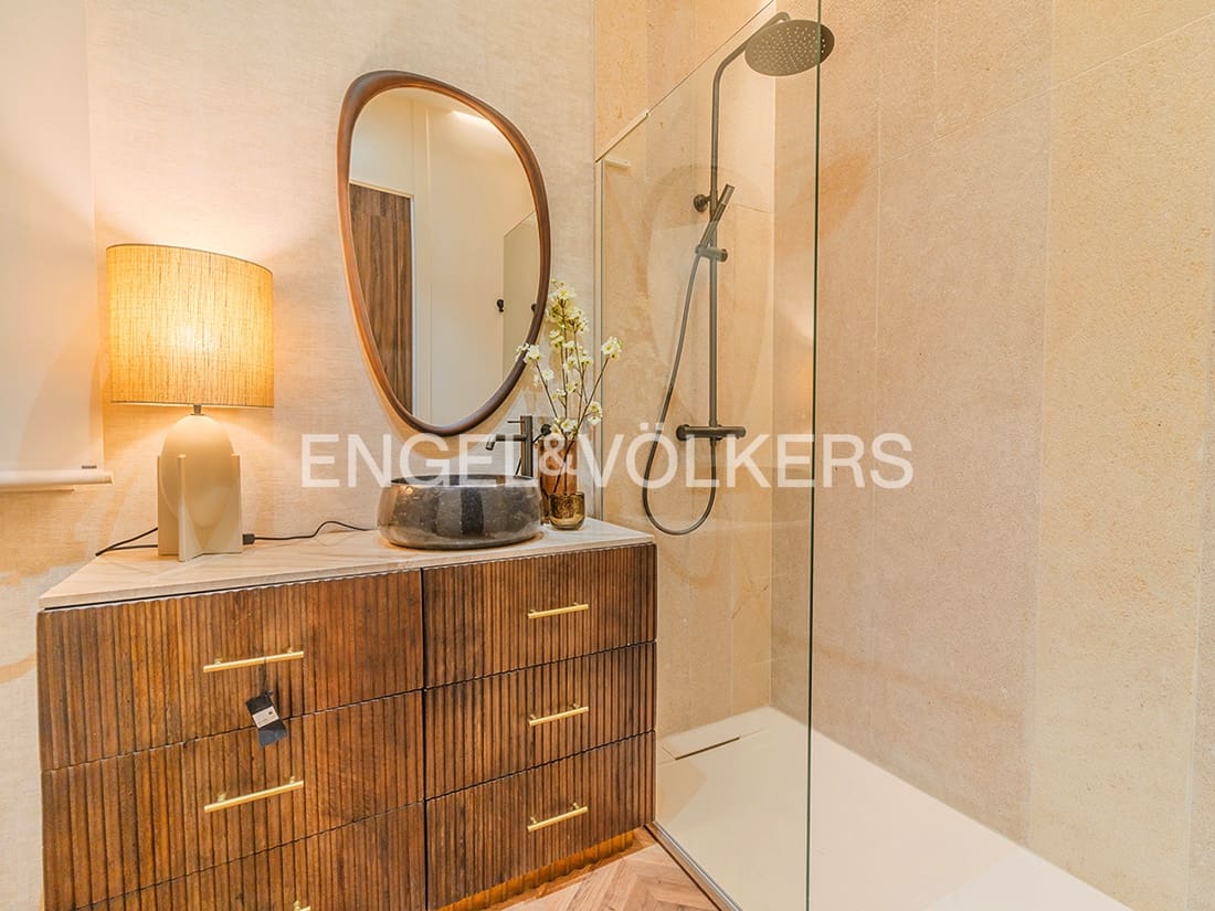 Apartment for sale in Alicante / Alacant city - € 2,400,000 (Ref: 10057613)