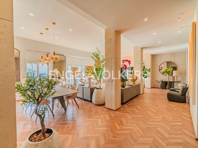 Apartment for sale in Barrio del Centro, Alicante / Alacant city - € 2,400,000 (Ref: 10057613)