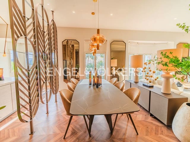 Apartment for sale in Barrio del Centro, Alicante / Alacant city - € 2,400,000 (Ref: 10057613)