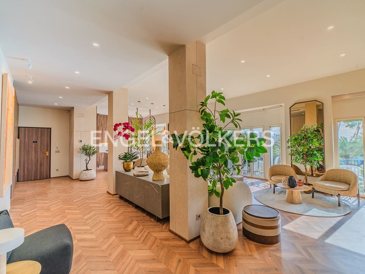 Apartment for sale in Alicante / Alacant city - € 2,400,000 (Ref: 10057613)