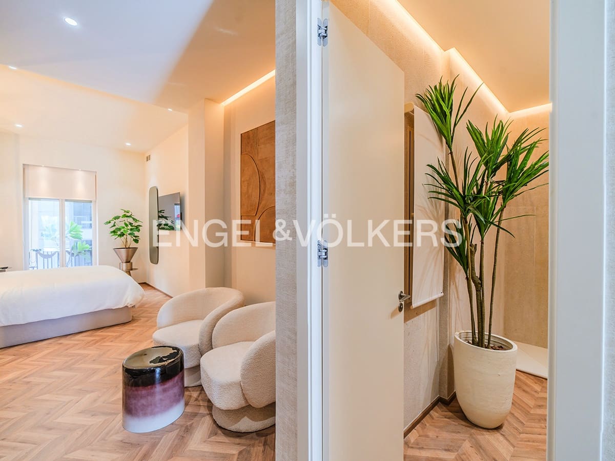 Apartment for sale in Alicante / Alacant city - € 2,400,000 (Ref: 10057613)