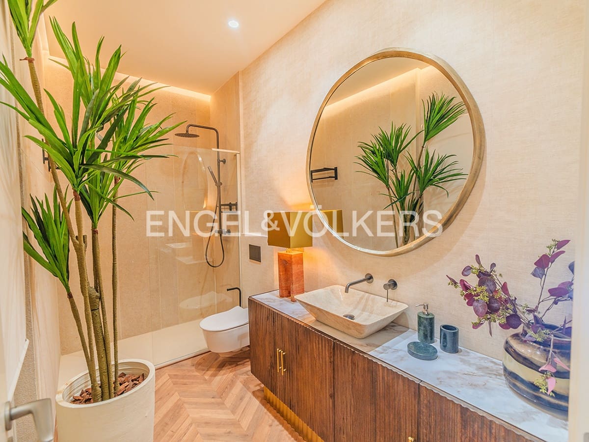 Apartment for sale in Alicante / Alacant city - € 2,400,000 (Ref: 10057613)