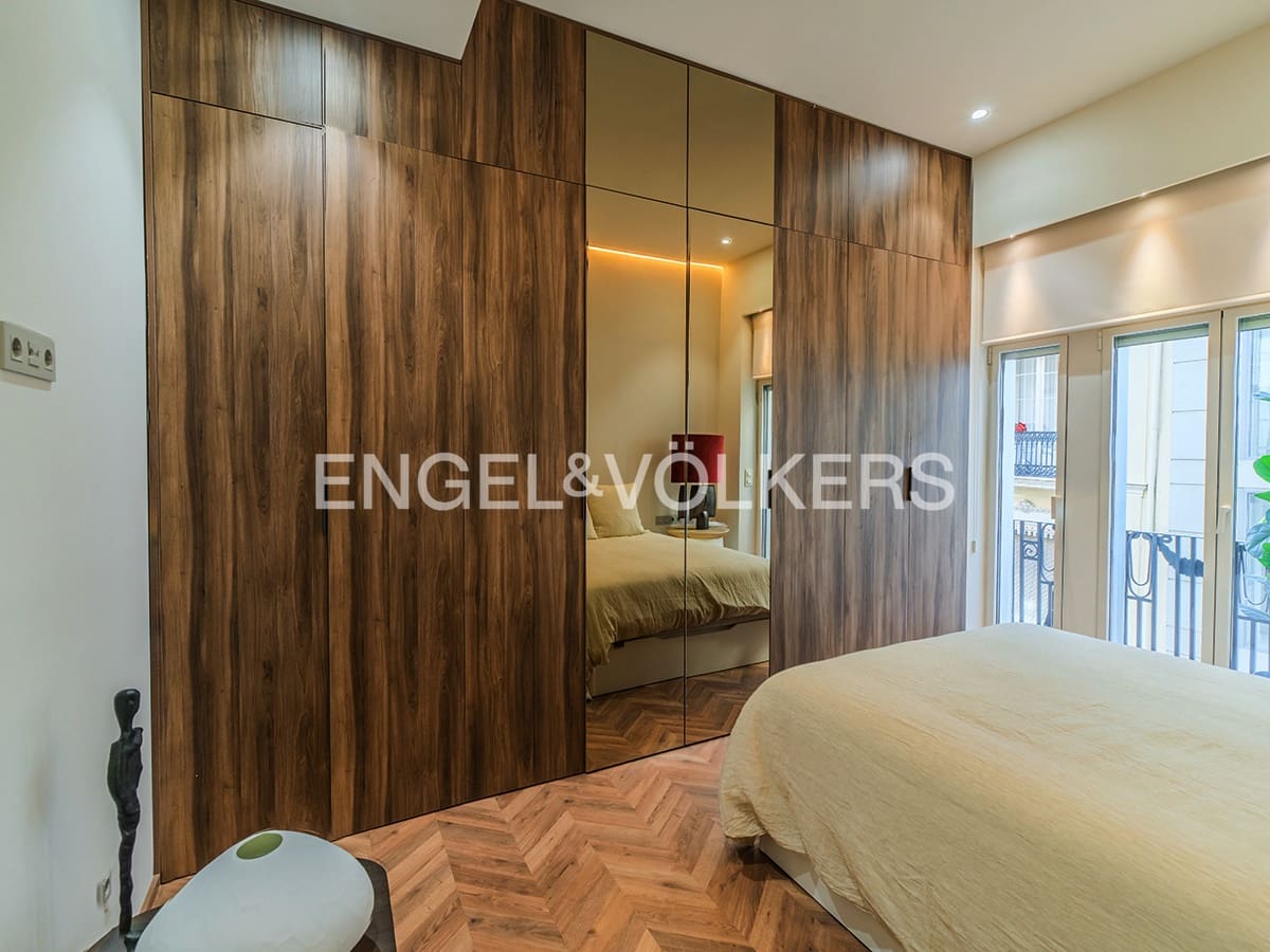 Apartment for sale in Alicante / Alacant city - € 2,400,000 (Ref: 10057613)