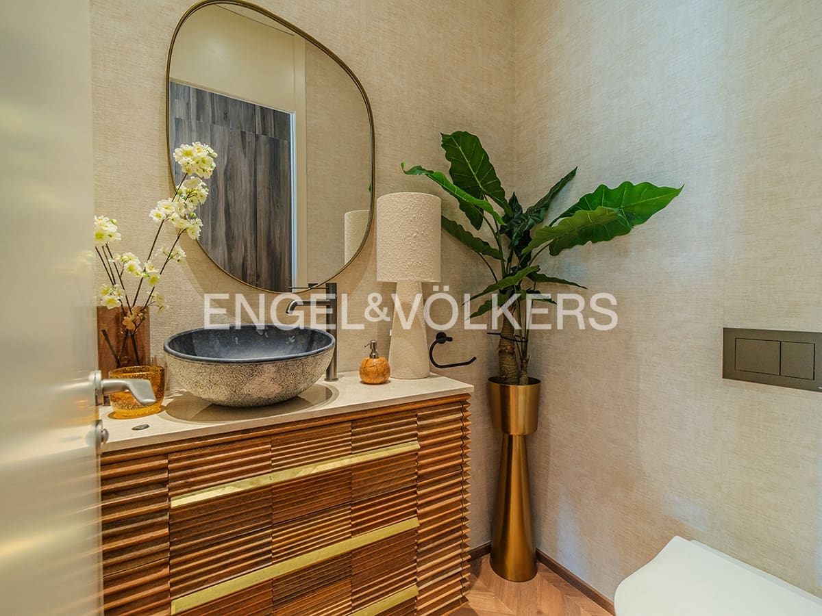 Apartment for sale in Alicante / Alacant city - € 2,400,000 (Ref: 10057613)