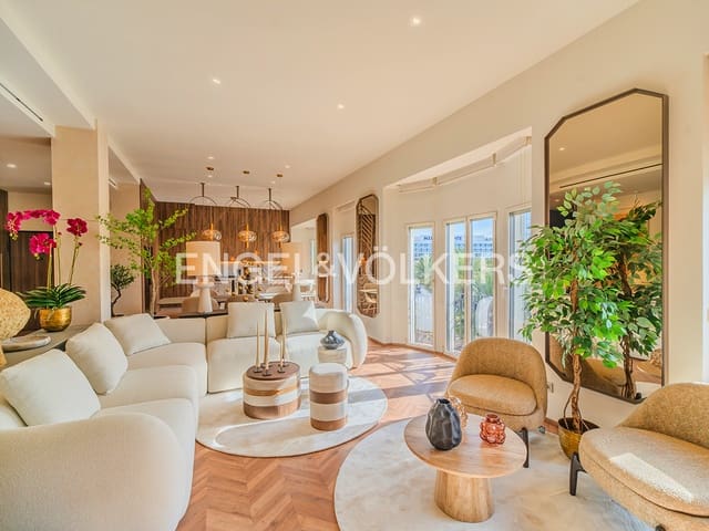 Apartment for sale in Barrio del Centro, Alicante / Alacant city - € 2,400,000 (Ref: 10057613)
