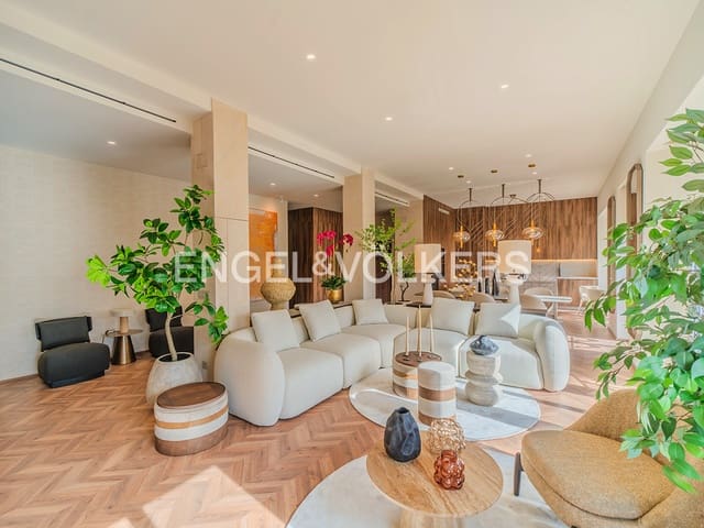 Apartment for sale in Barrio del Centro, Alicante / Alacant city - € 2,400,000 (Ref: 10057613)