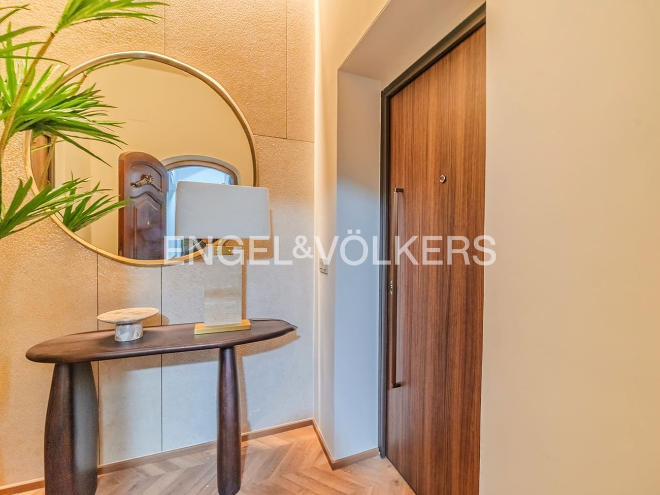 Apartment for sale in Alicante / Alacant city - € 2,400,000 (Ref: 10057613)