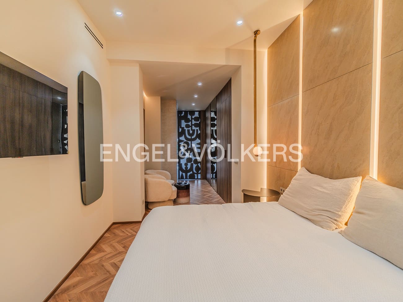 Apartment for sale in Alicante / Alacant city - € 2,400,000 (Ref: 10057613)