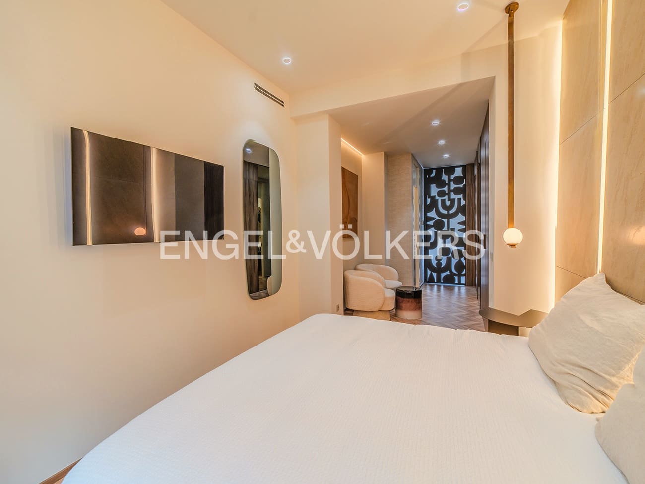 Apartment for sale in Alicante / Alacant city - € 2,400,000 (Ref: 10057613)
