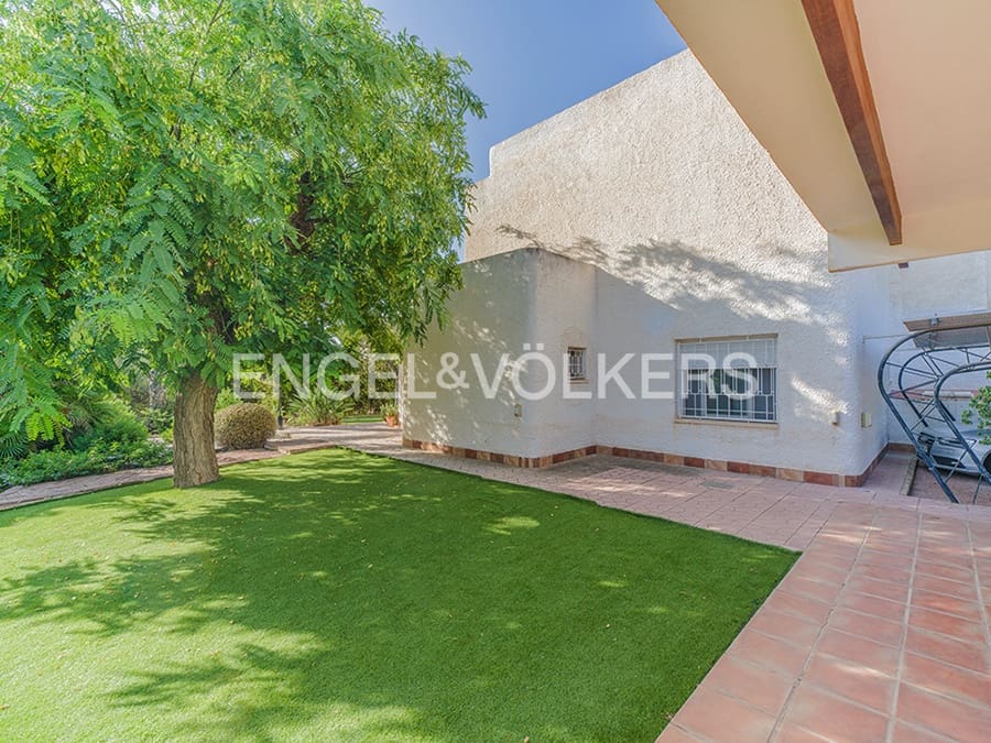 6 bedroom Townhouse for sale in Elche / Elx with pool garage - € 685,000 (Ref: 10057618)