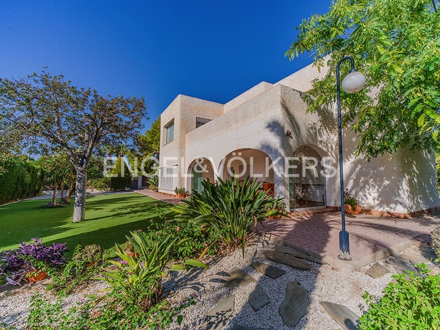6 bedroom Townhouse for sale in Elche / Elx with pool garage - € 685,000 (Ref: 10057618)