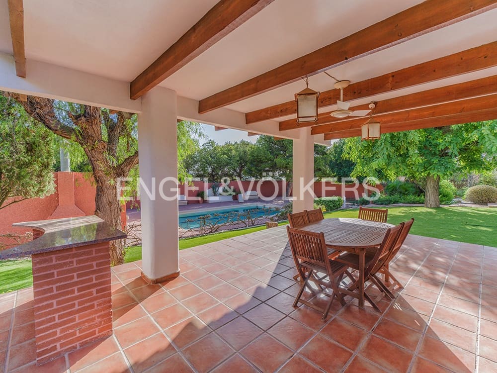 6 bedroom Townhouse for sale in Elche / Elx with pool garage - € 685,000 (Ref: 10057618)