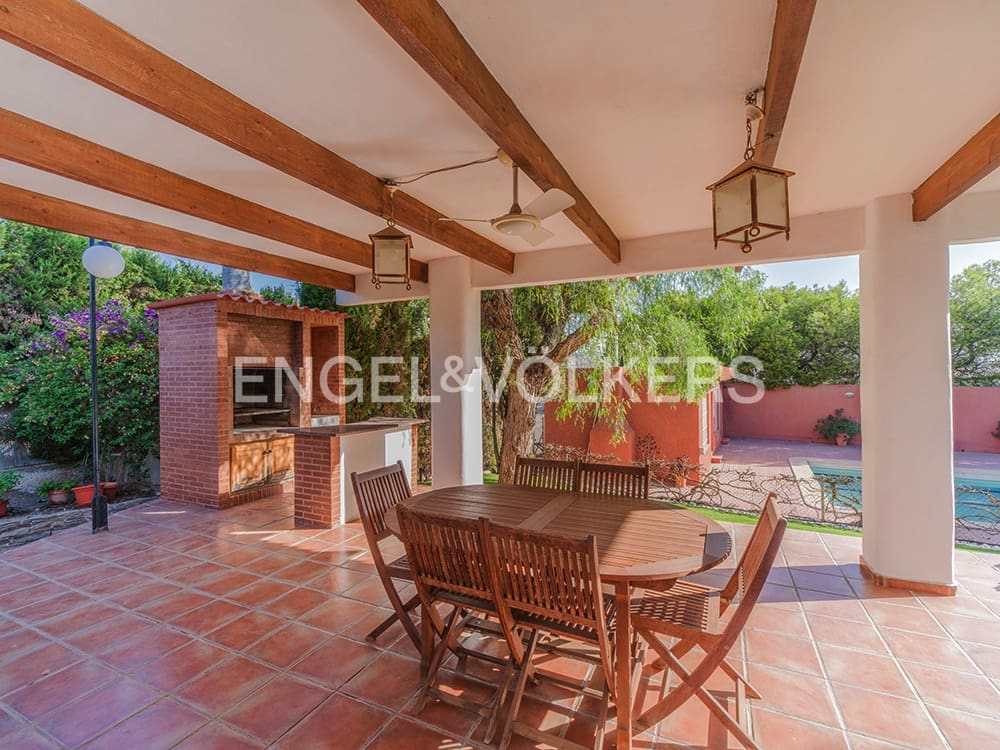 6 bedroom Townhouse for sale in Elche / Elx with pool garage - € 685,000 (Ref: 10057618)