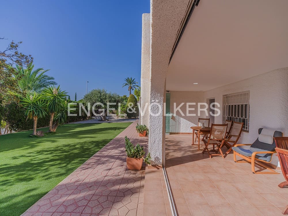 6 bedroom Townhouse for sale in Elche / Elx with pool garage - € 685,000 (Ref: 10057618)