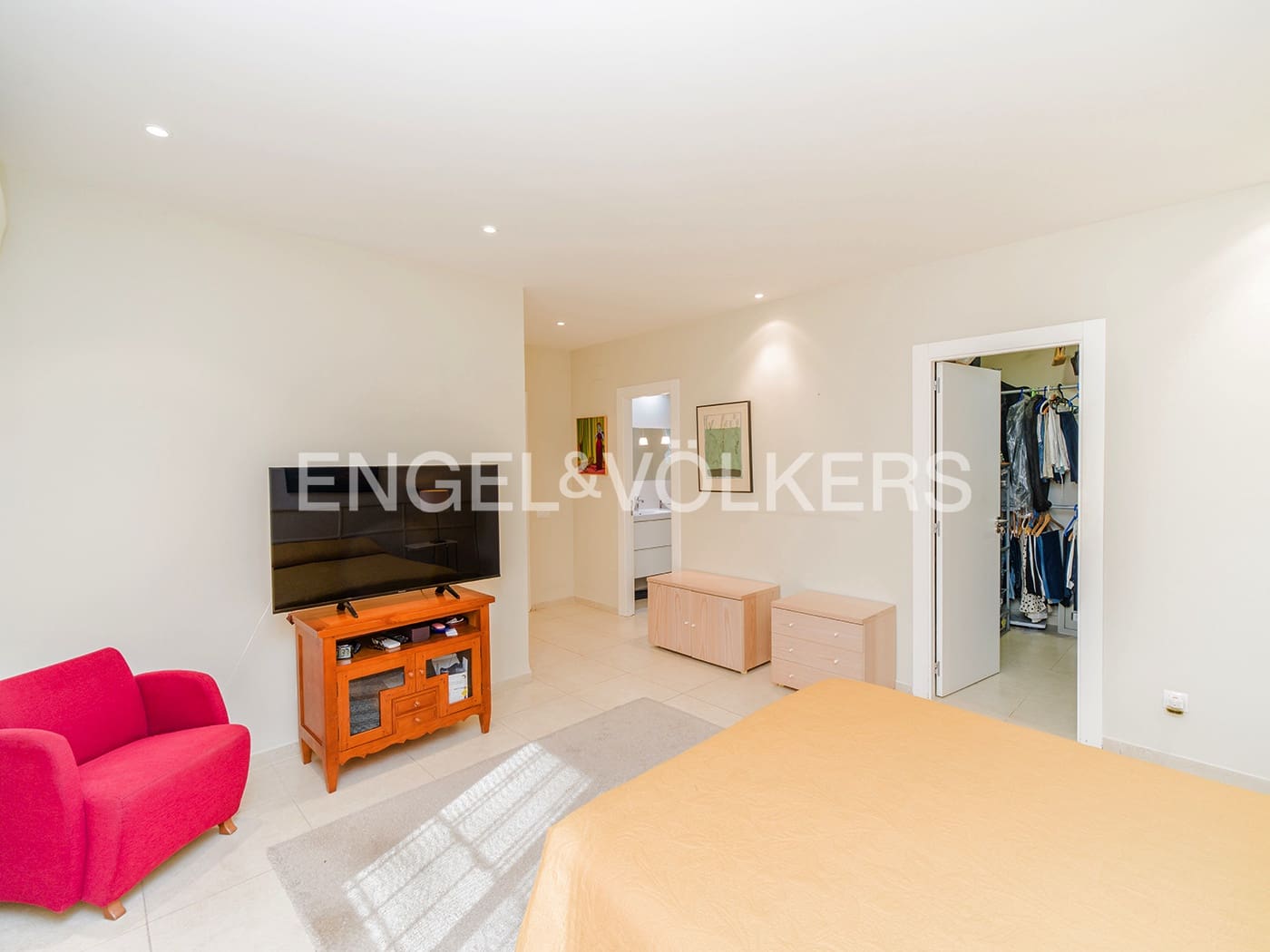 6 bedroom Townhouse for sale in Elche / Elx with pool garage - € 685,000 (Ref: 10057618)