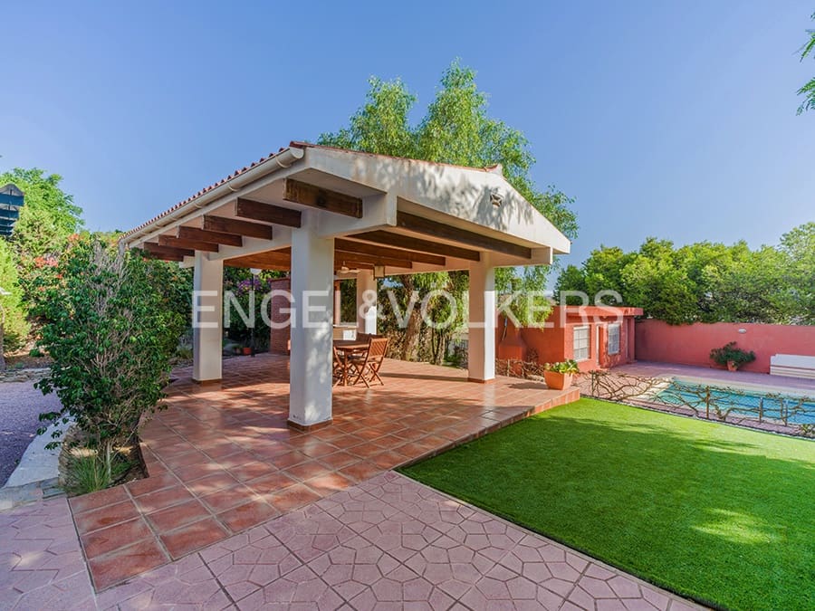 6 bedroom Townhouse for sale in Elche / Elx with pool garage - € 685,000 (Ref: 10057618)