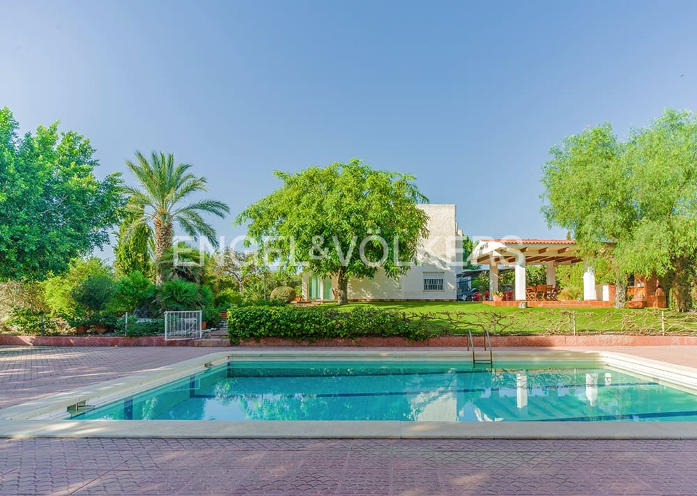 6 bedroom Townhouse for sale in Elche / Elx with pool garage - € 685,000 (Ref: 10057618)