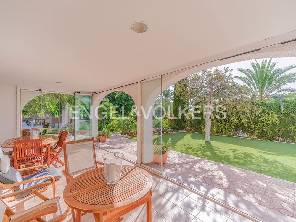 6 bedroom Townhouse for sale in Elche / Elx with pool garage - € 685,000 (Ref: 10057618)