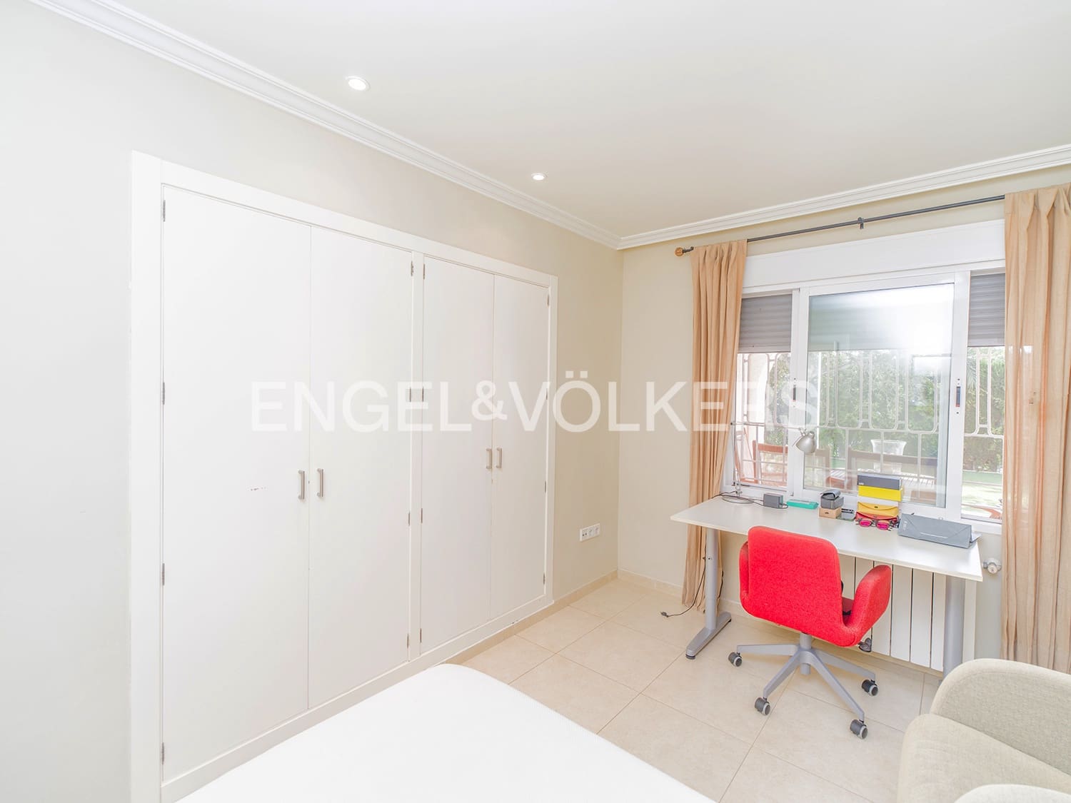 6 bedroom Townhouse for sale in Elche / Elx with pool garage - € 685,000 (Ref: 10057618)