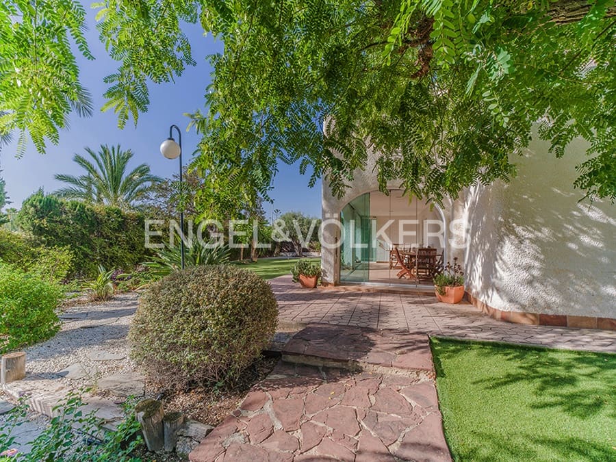 6 bedroom Townhouse for sale in Elche / Elx with pool garage - € 685,000 (Ref: 10057618)