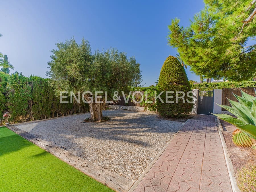 6 bedroom Townhouse for sale in Elche / Elx with pool garage - € 685,000 (Ref: 10057618)