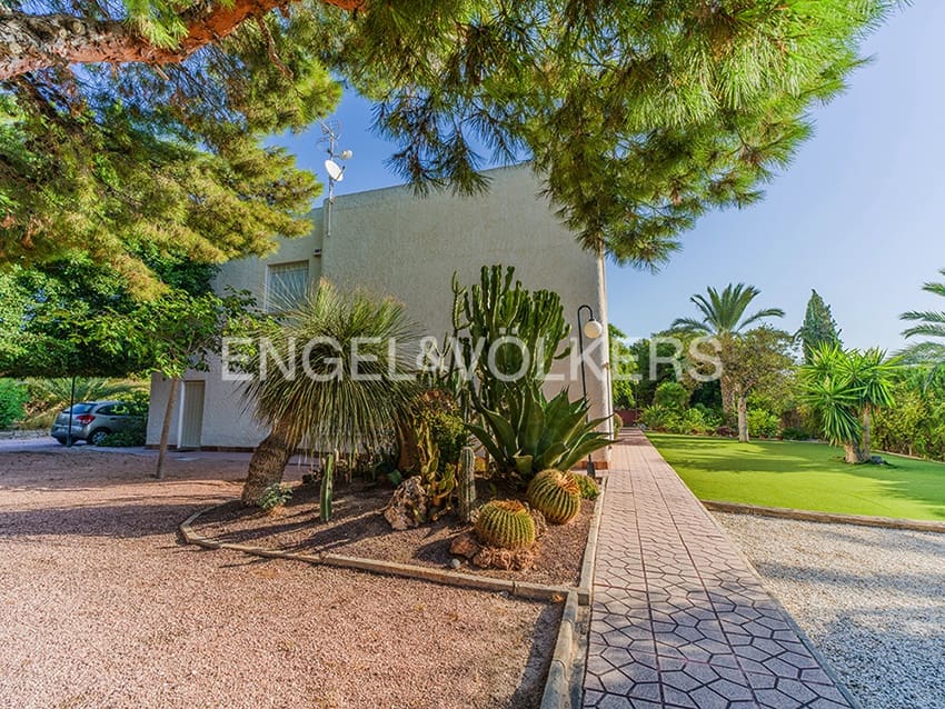 6 bedroom Townhouse for sale in Elche / Elx with pool garage - € 685,000 (Ref: 10057618)