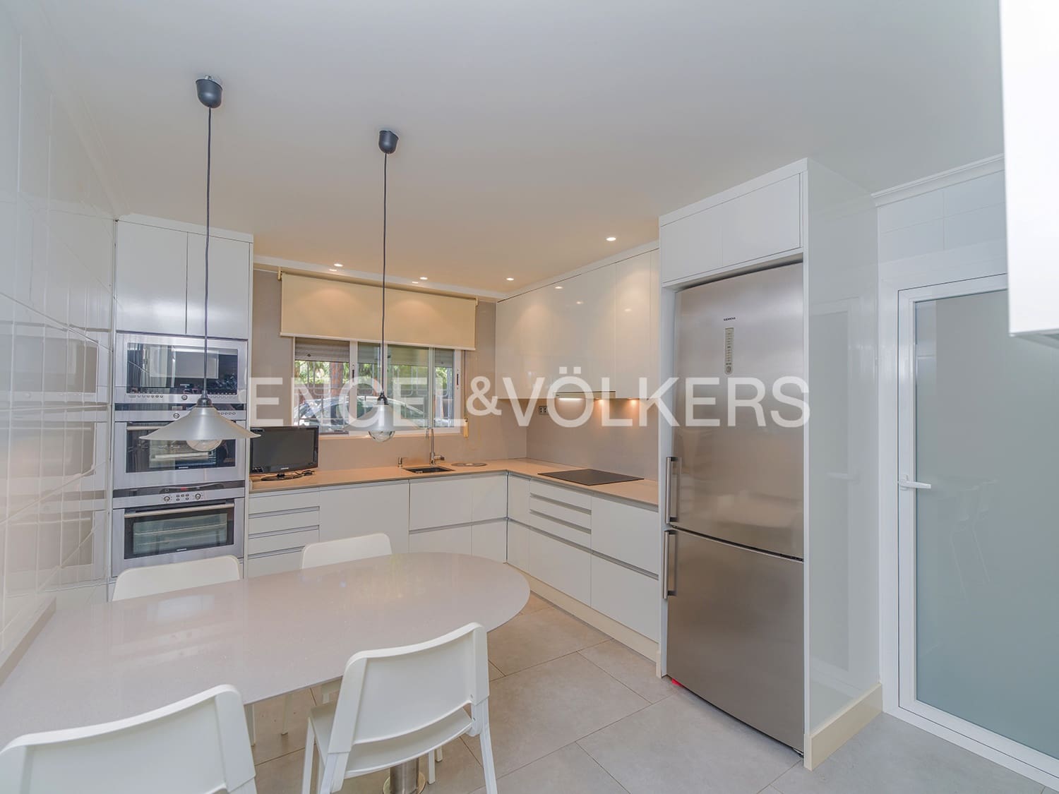 6 bedroom Townhouse for sale in Elche / Elx with pool garage - € 685,000 (Ref: 10057618)