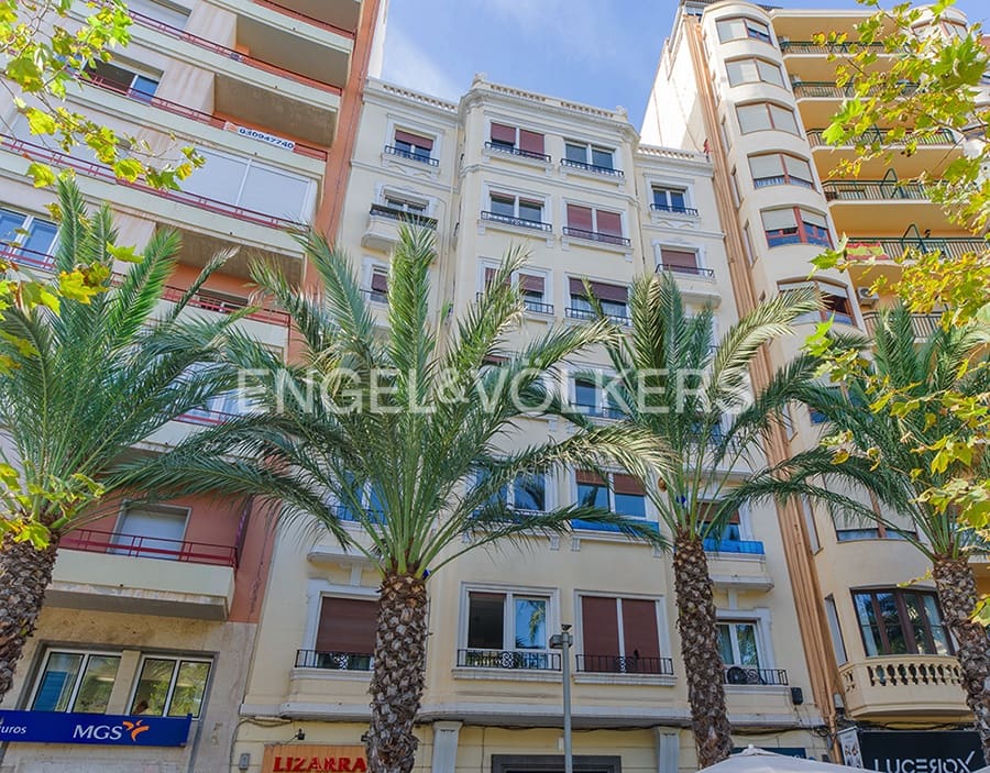 3 makuuhuone Huoneisto myytävänä paikassa Alicante kaupunki - 895 000 € (Ref: 10081507)