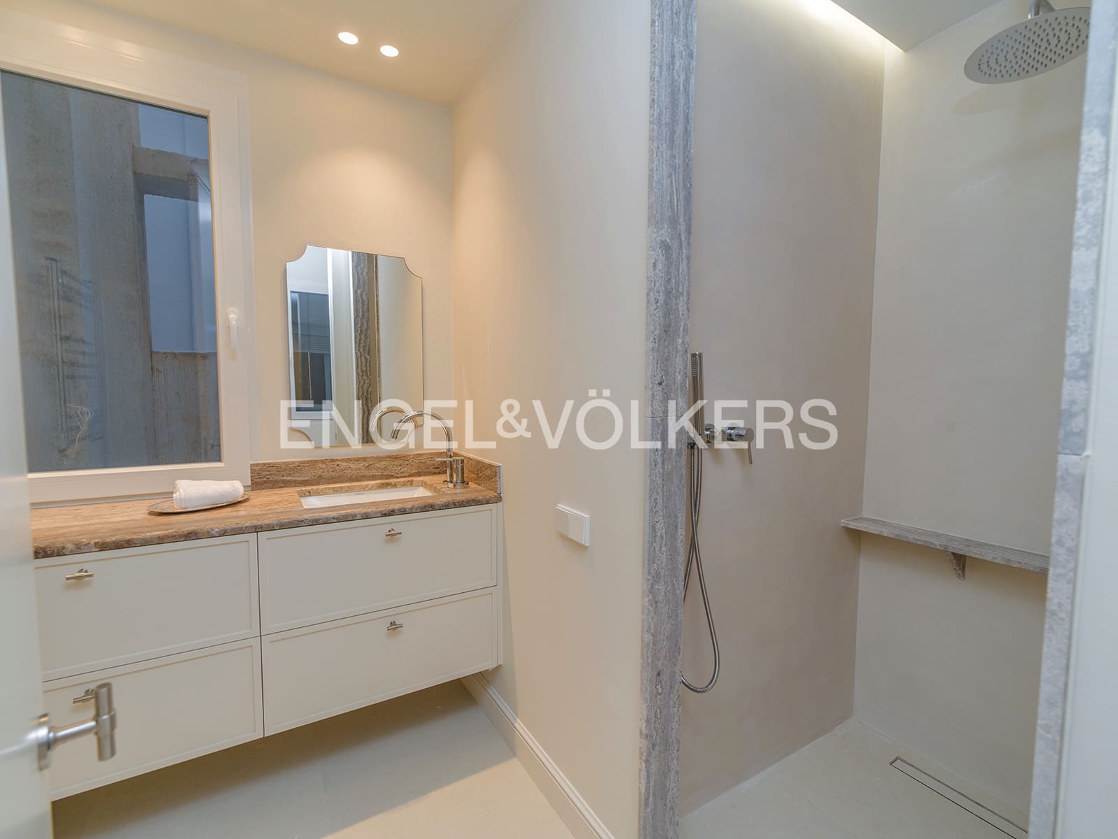 3 makuuhuone Huoneisto myytävänä paikassa Alicante kaupunki - 895 000 € (Ref: 10081507)
