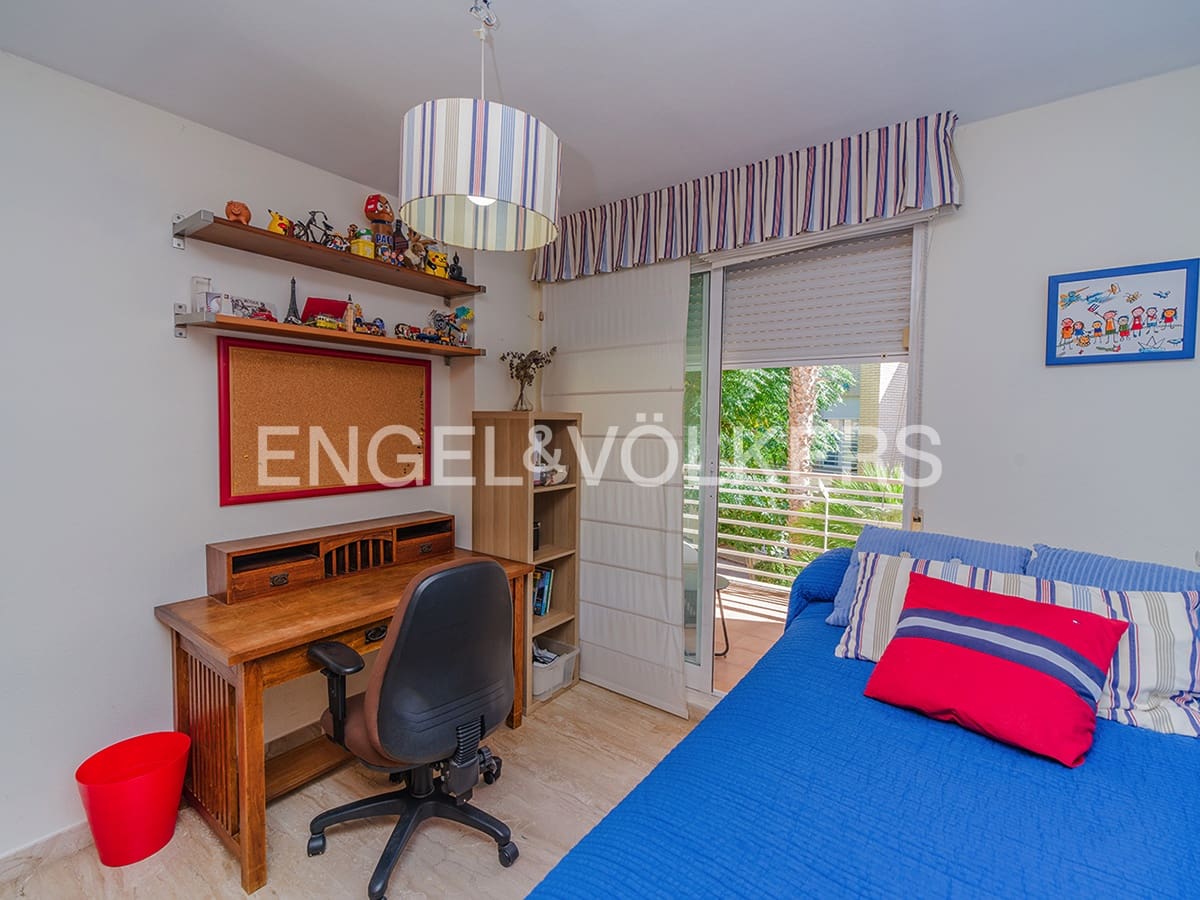 Bungalow de 5 habitaciones en Alicante / Alacant ciudad en venta con piscina garaje - 795.000 € (Ref: 10116078)