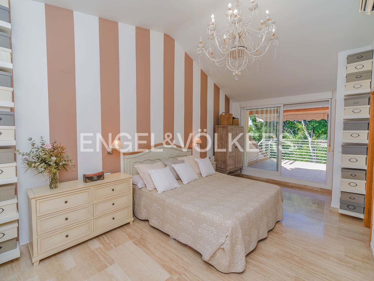 Bungalow de 5 habitaciones en Alicante / Alacant ciudad en venta con piscina garaje - 795.000 € (Ref: 10116078)