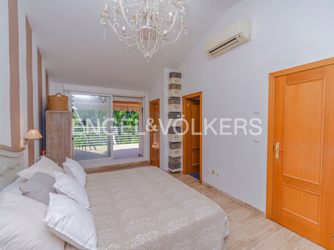 Bungalow de 5 habitaciones en Alicante / Alacant ciudad en venta con piscina garaje - 795.000 € (Ref: 10116078)