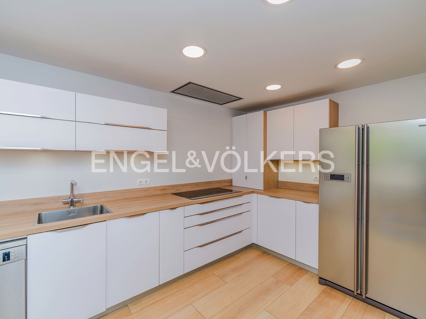 Bungalow de 5 habitaciones en Alicante / Alacant ciudad en venta con piscina garaje - 795.000 € (Ref: 10116078)