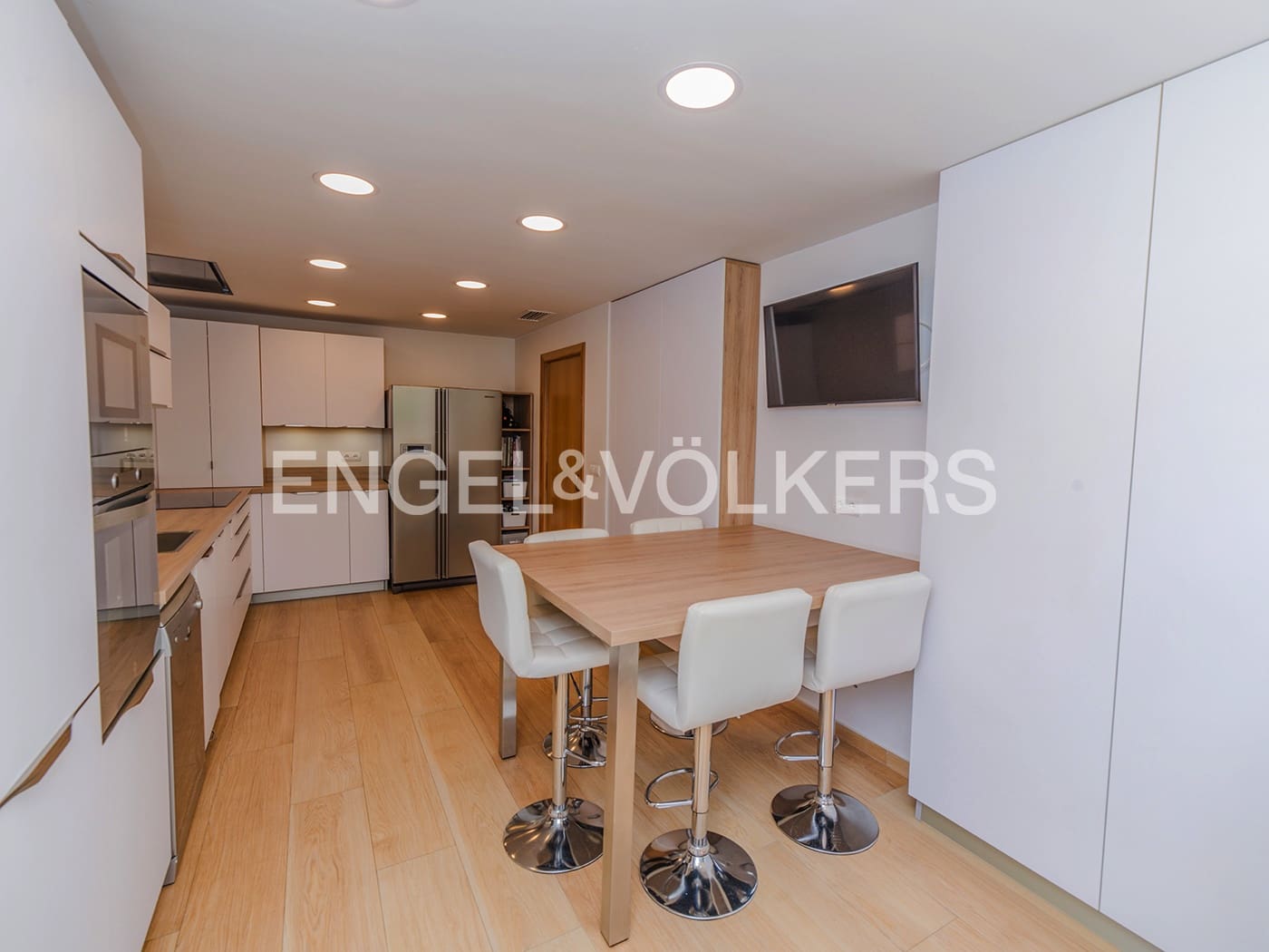 Bungalow de 5 habitaciones en Alicante / Alacant ciudad en venta con piscina garaje - 795.000 € (Ref: 10116078)