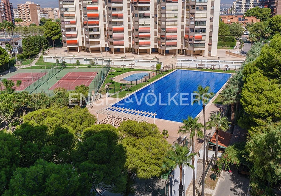 4 bedroom Apartment for sale in Cabo de las Huertas with pool garage - € 550,000 (Ref: 10124950)
