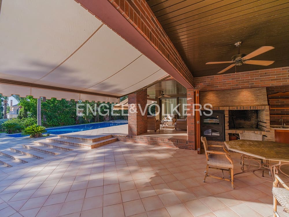 6 bedroom Villa for sale in Matola with pool garage - € 1,720,000 (Ref: 10127277)