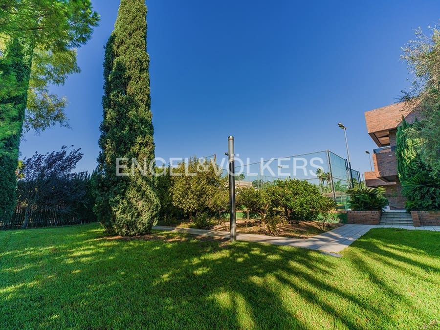 6 bedroom Villa for sale in Matola with pool garage - € 1,720,000 (Ref: 10127277)