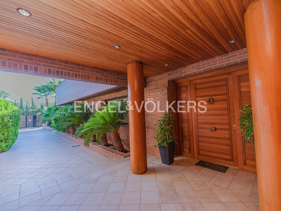 6 bedroom Villa for sale in Matola with pool garage - € 1,720,000 (Ref: 10127277)