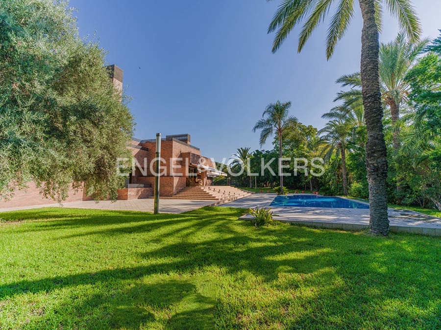 6 bedroom Villa for sale in Matola with pool garage - € 1,720,000 (Ref: 10127277)