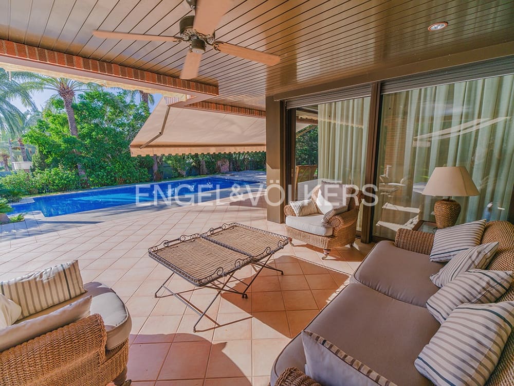 6 bedroom Villa for sale in Matola with pool garage - € 1,720,000 (Ref: 10127277)