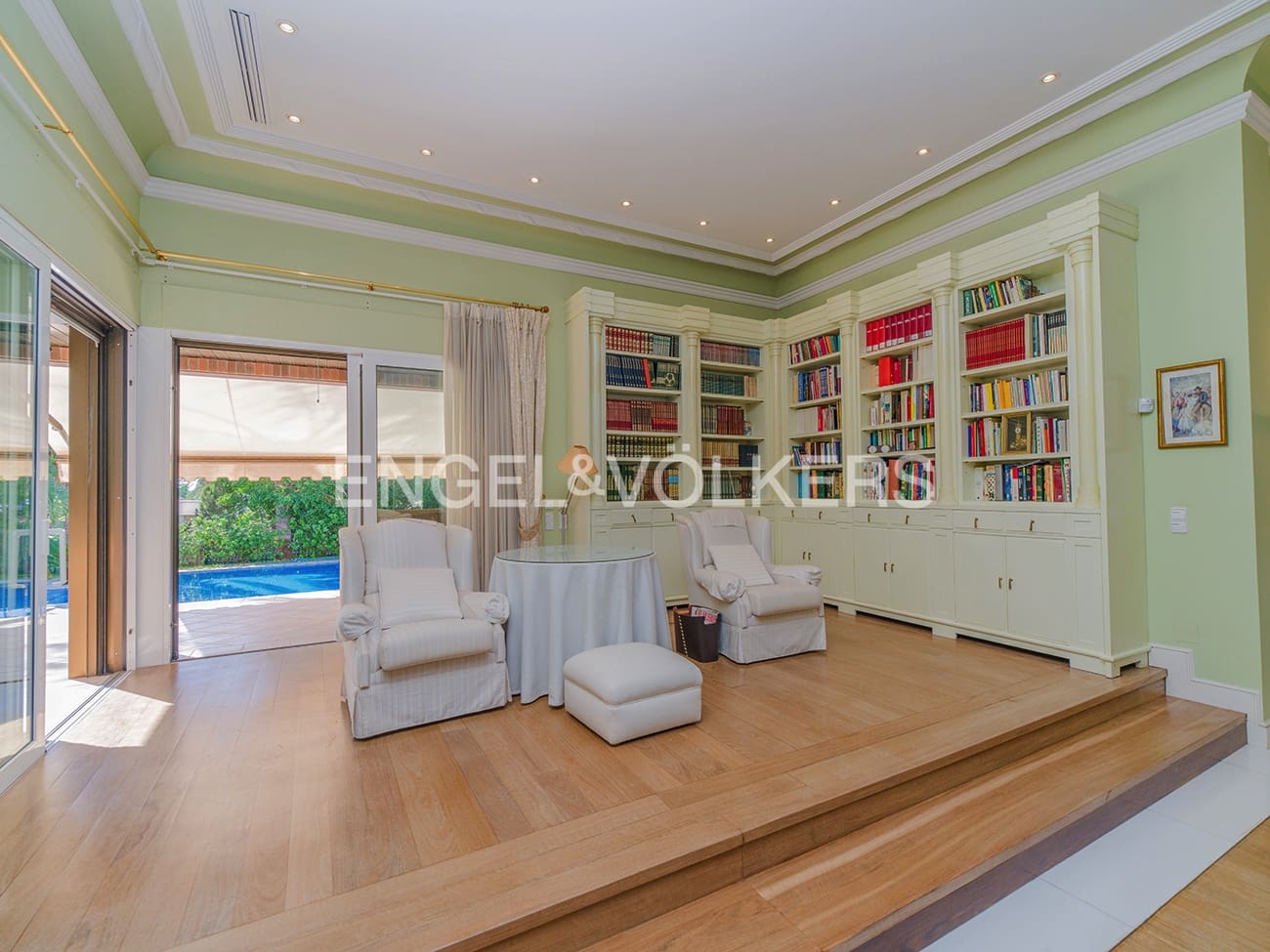 6 bedroom Villa for sale in Matola with pool garage - € 1,720,000 (Ref: 10127277)
