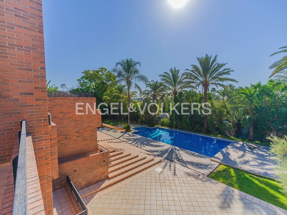 6 bedroom Villa for sale in Matola with pool garage - € 1,720,000 (Ref: 10127277)