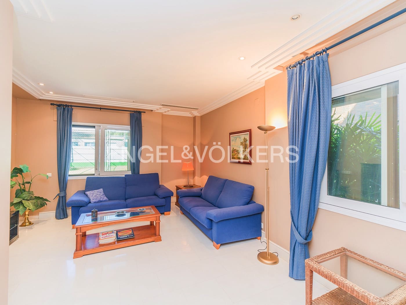 6 bedroom Villa for sale in Matola with pool garage - € 1,720,000 (Ref: 10127277)